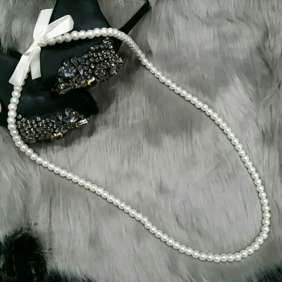 GLAMOROUS STRAND OF PEARLS - Picture 2 of 3